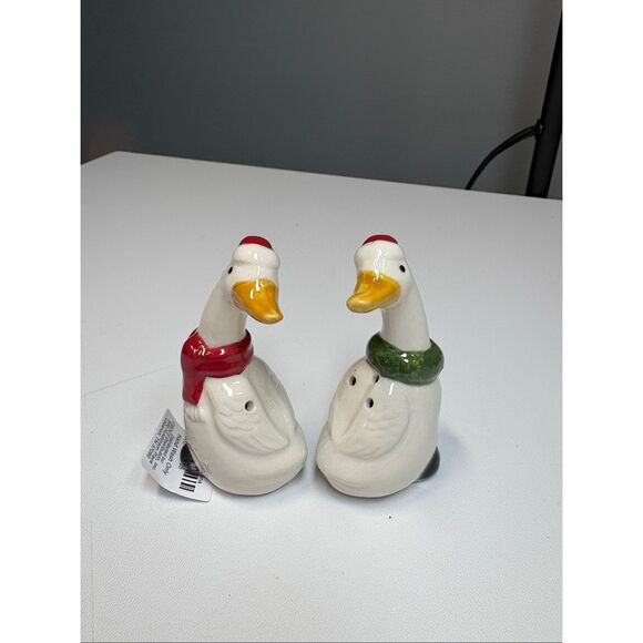 Cracker Barrel Other - Goose Salt & Pepper Shakers Holiday Scarves New